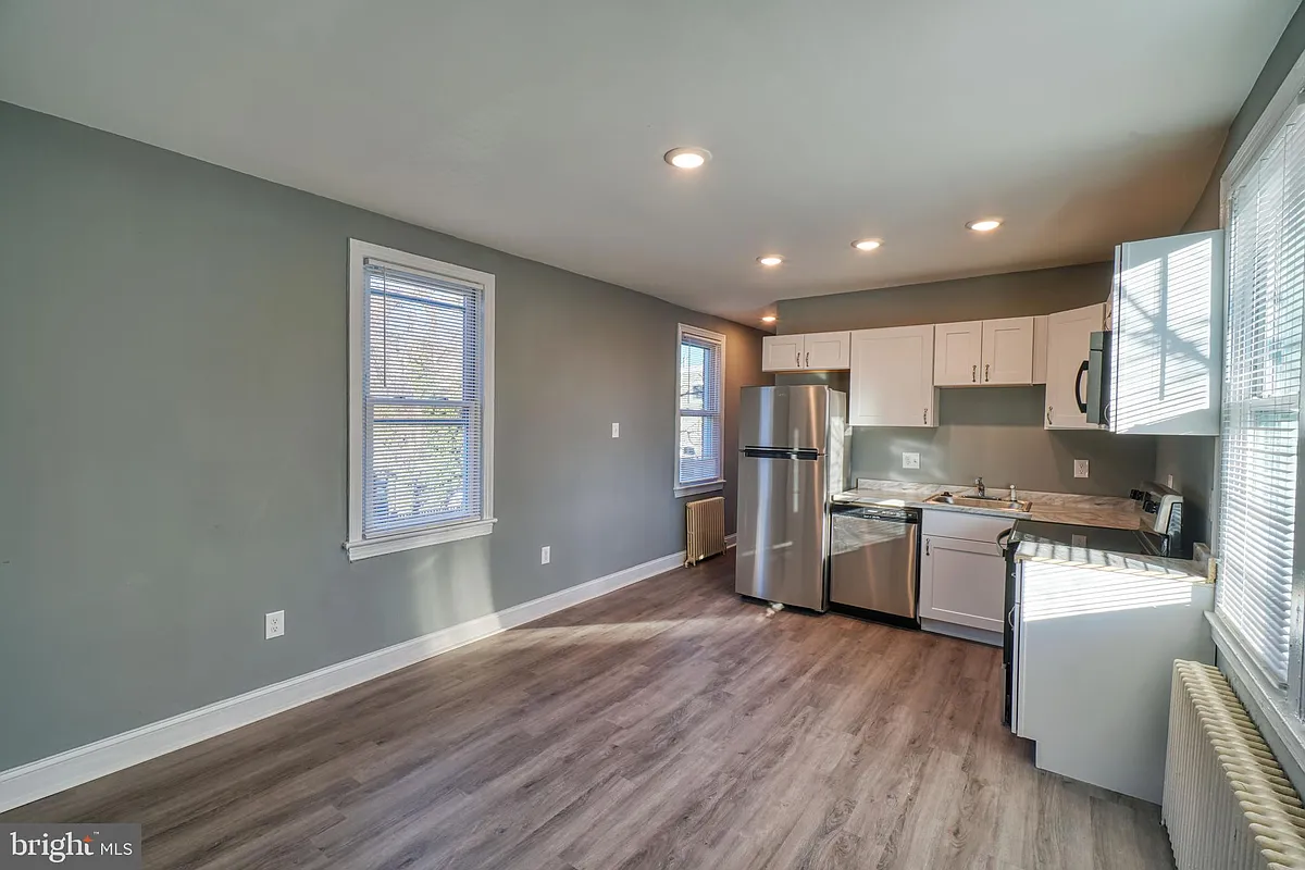Building Photo - 400 Douglas St NE #102