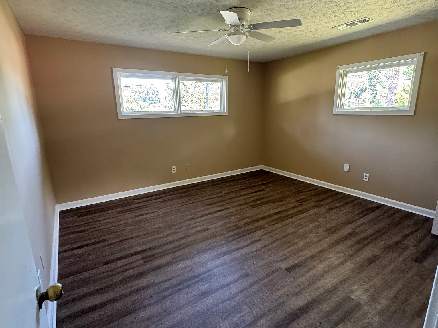 3 bed, 969 sqft, $1,300 — Photo 4