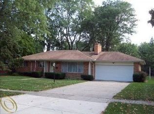 16947 Kinross Ave, Beverly Hills, MI 48025