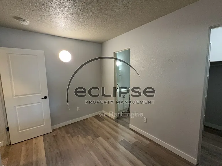 Summit View Apartments — Photo 99