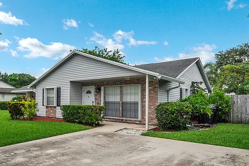 1350 Riverside Cir Photo 1