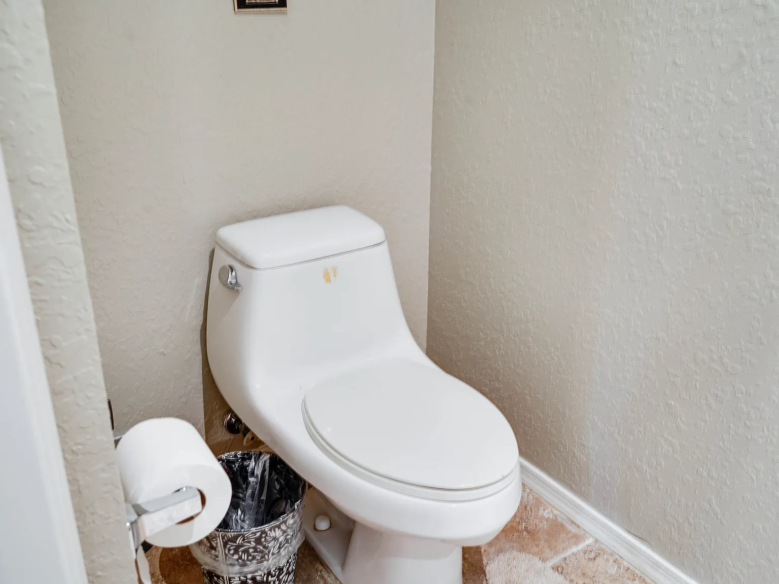 3 bed, 2.5 bath, 1700 sqft, $3,400 — Photo 2
