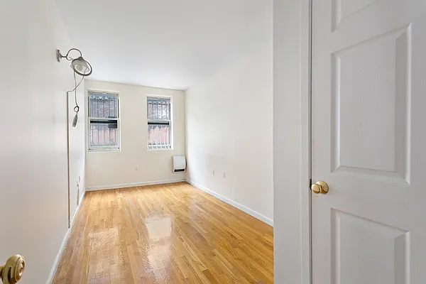 Rented by Safdie Realty Group | media 18