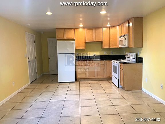 4th image of 2956 Hoover Ave SE
