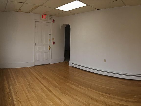 3rd image of 524 E Lincoln Hwy APT 1R