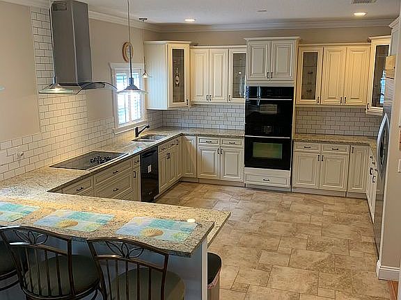 3rd image of 19 Pine Haven Dr