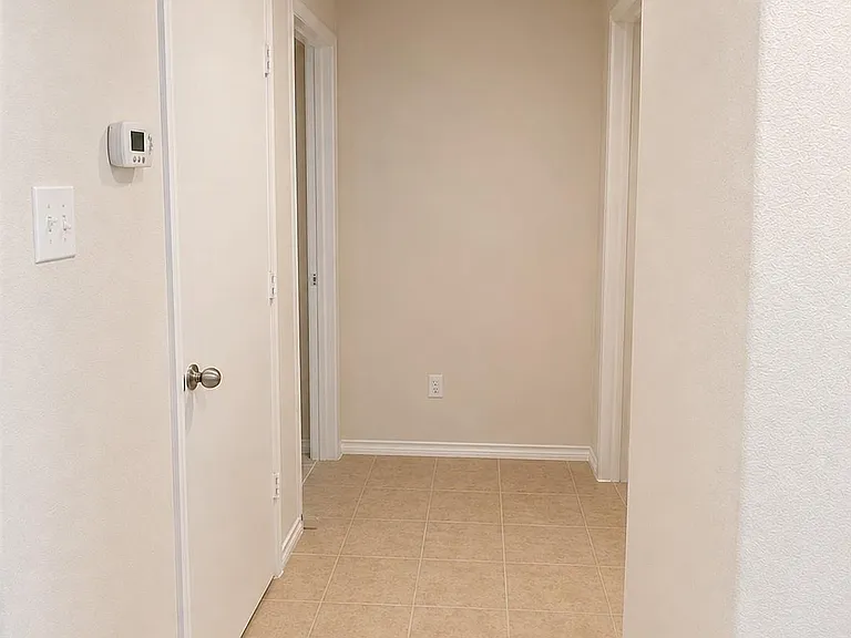1518 Perennial Ln — Photo 9