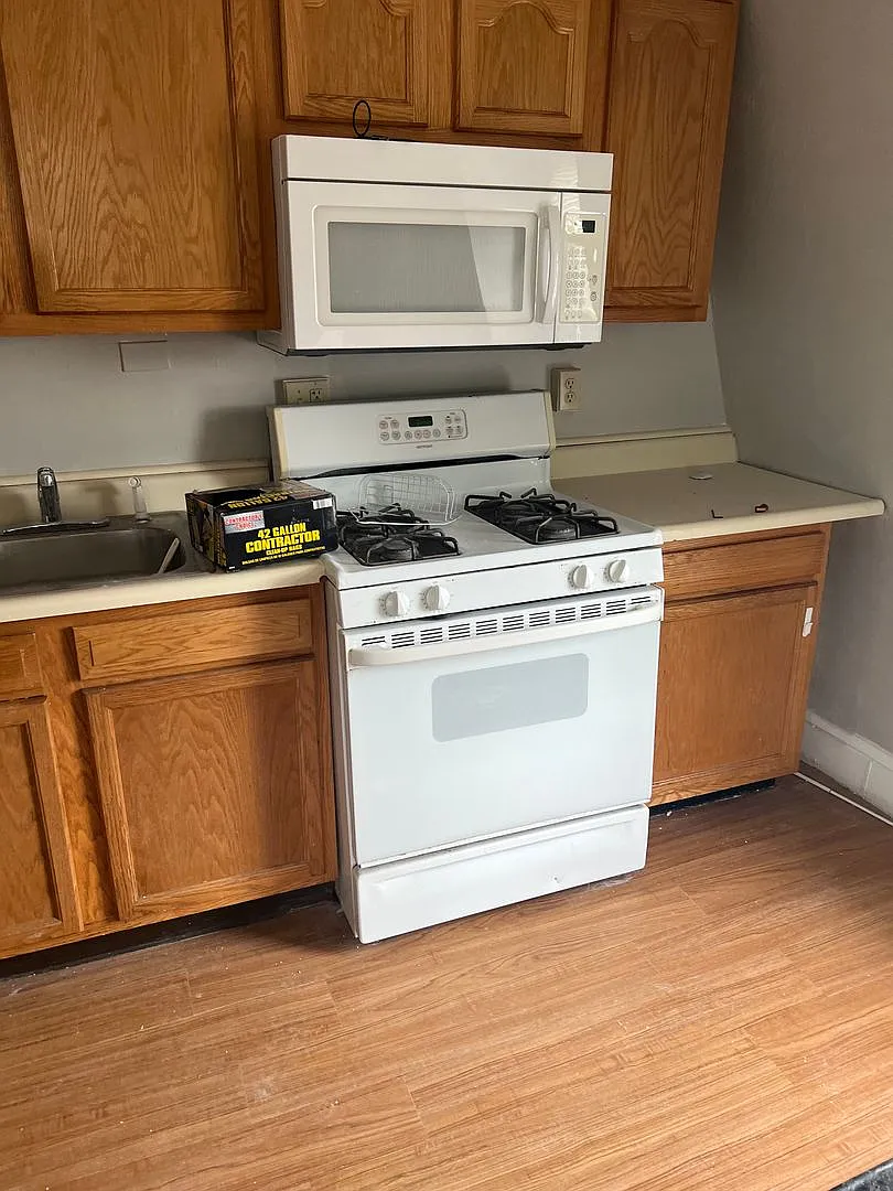 406 Windsor Street — Photo 4