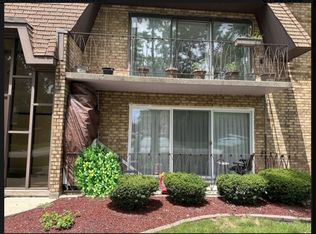 7004 99th St #103, Chicago Ridge, IL 60415