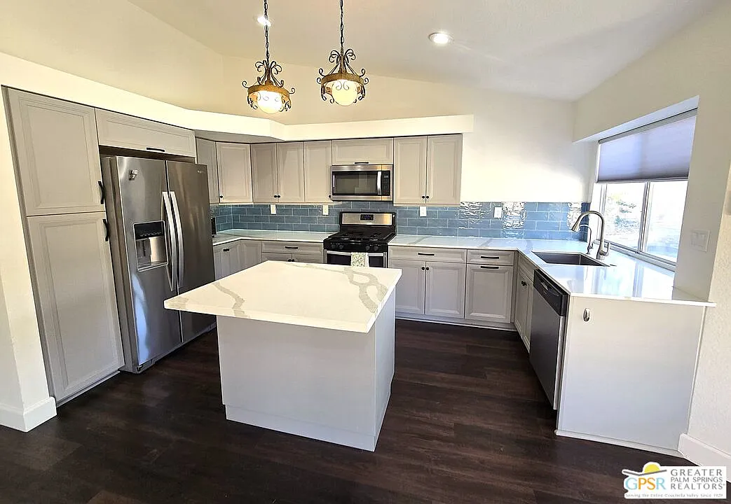 4 bed, 2.0 bath, 1618 sqft, $3,500 — Photo 3