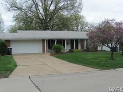 755 Carriage Ln, Hazelwood, MO, 63042