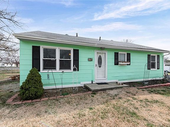 3rd image of 108 N Madison St