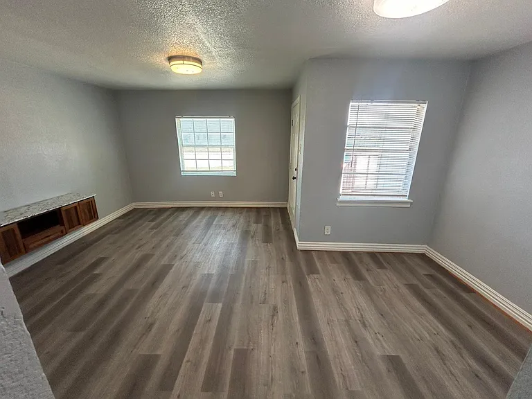 416 Compton Ave — Photo 4