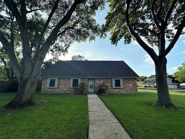 1937 Arcadia Dr — Photo 1