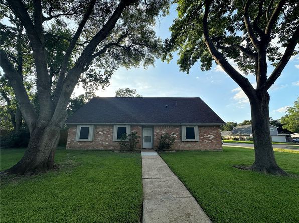 1937 Arcadia Dr