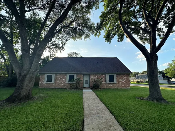 1937 Arcadia Dr, Sugar Land, TX 77498