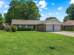 1710 SE Orchard Ln, Bartlesville, OK 74006
