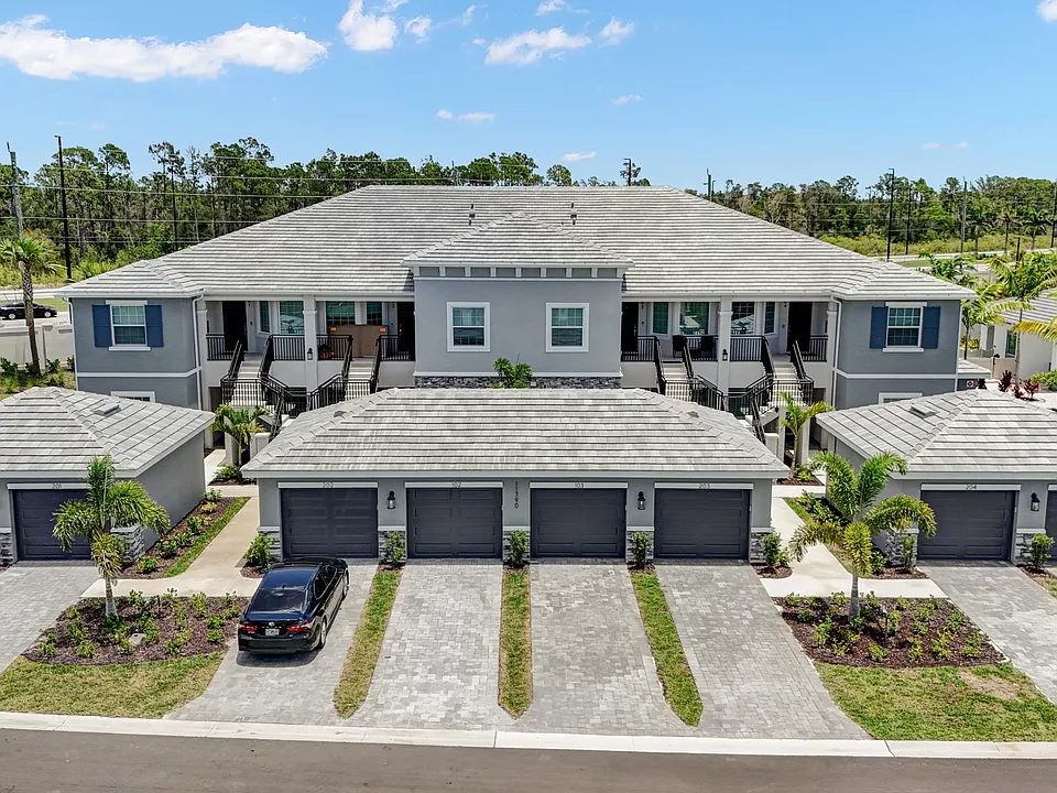 11790 Venetian Lagoon Dr #104