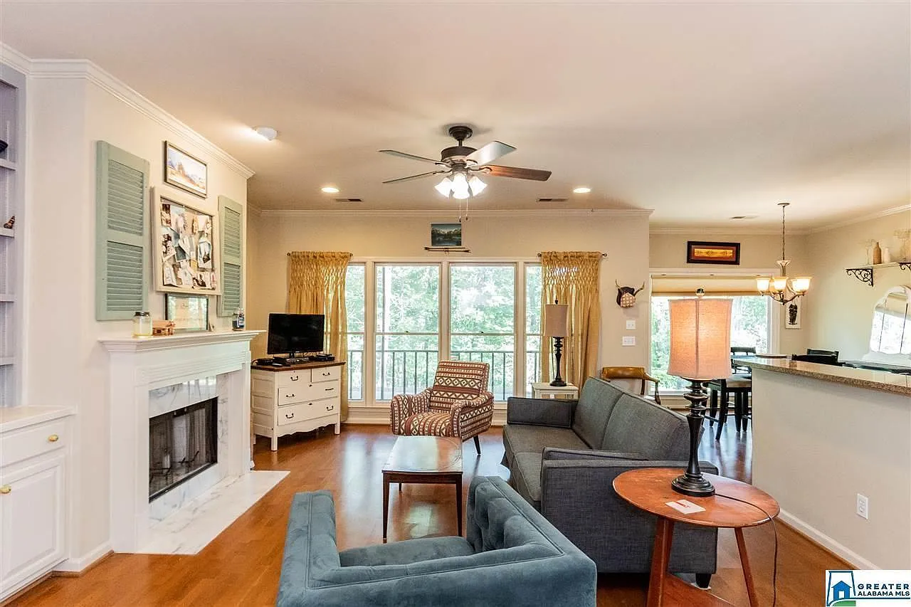 3 bed, 1736 sqft, $2,500 — Photo 2