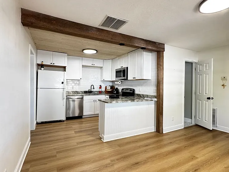 3008 Hillview St — Photo 4