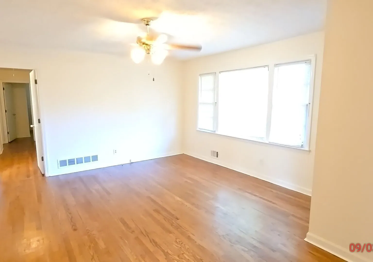 3 bed, 2.0 bath, 1340 sqft, $1,550 — Photo 3