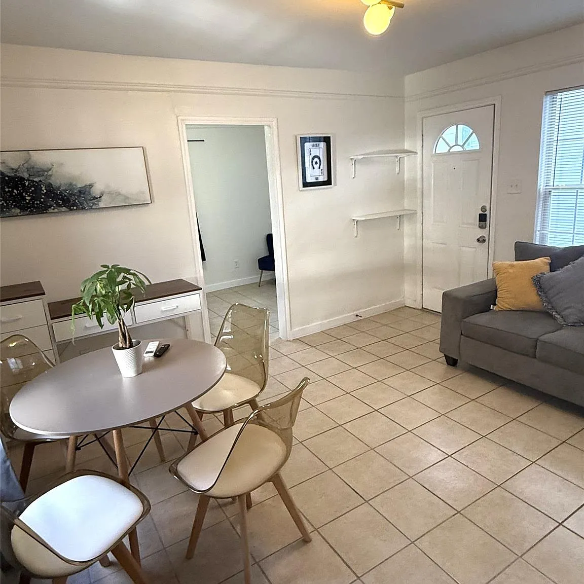 1 bed, 1.0 bath, 3760 sqft, $1,300 — Photo 3