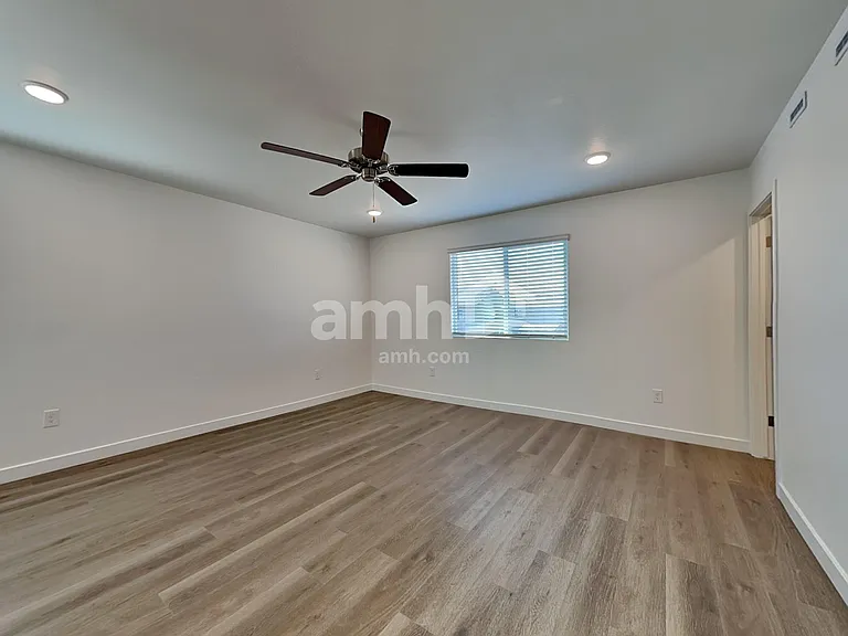 4625 S 97th Dr — Photo 11