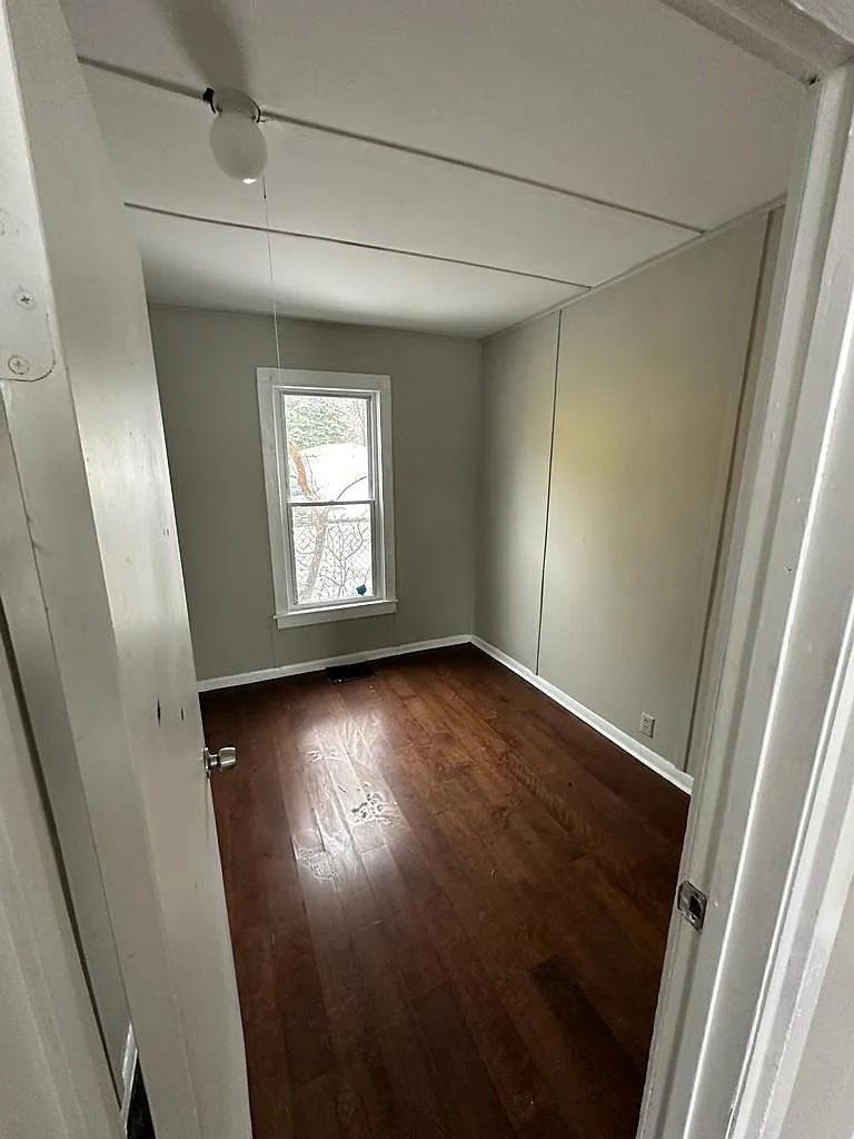 4 bed, 1050 sqft, $1,350 — Photo 2
