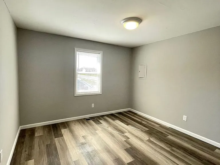 8 Rossfield Cv — Photo 17