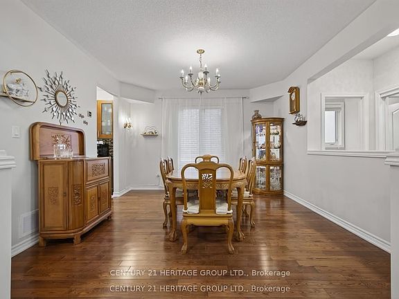 5th image of 136 Riveredge Dr