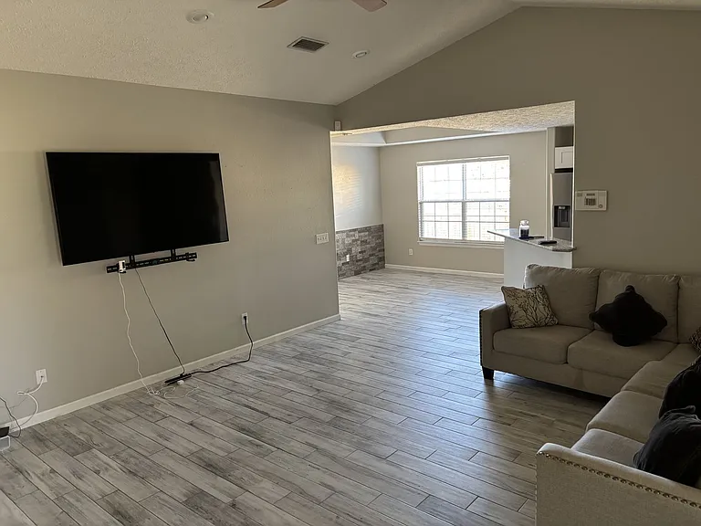 5424 Nicole Blvd — Photo 3
