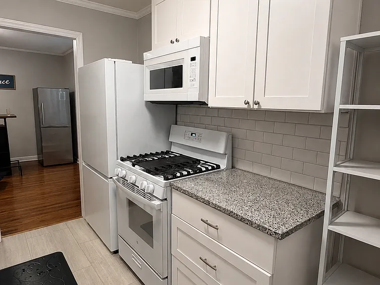 533 E Woodlawn Rd — Photo 11
