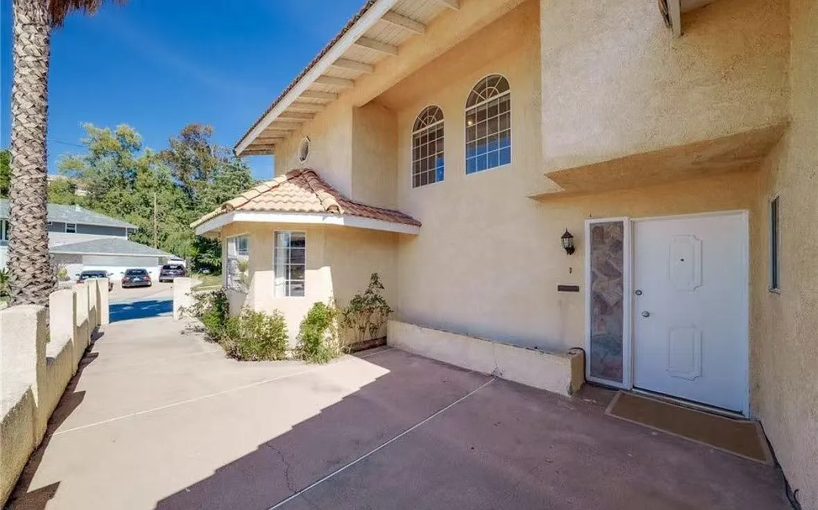 402 Bregante Dr — Photo 2