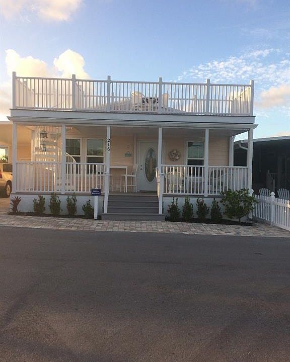 1st image of 216 NE Sea Breeze Way