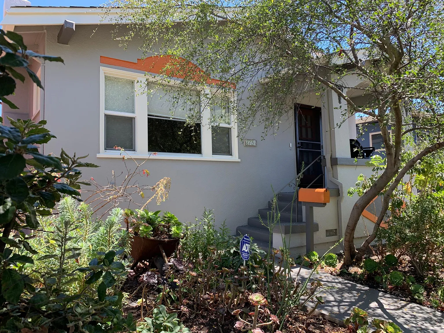 2731 Wallace St photo 1