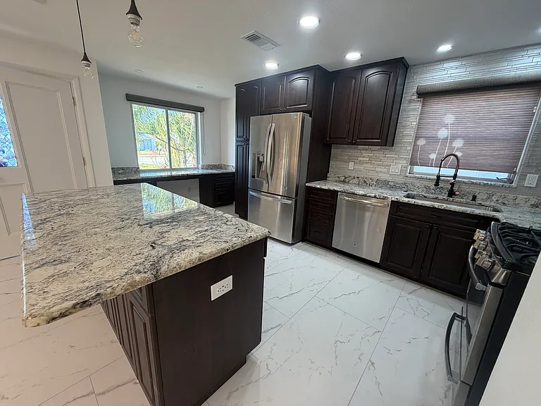 1125 Union St — Photo 14
