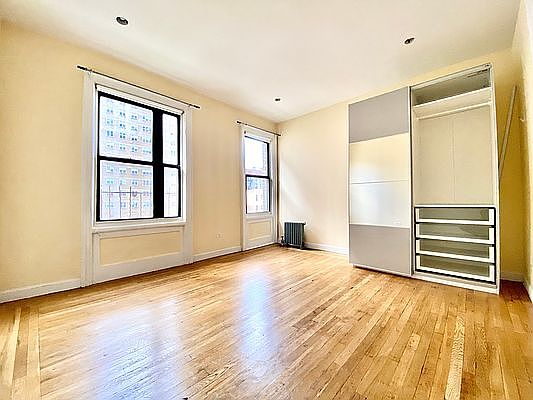 5th image of 160 Claremont Ave APT 5B