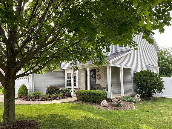 2nd image of 565 Hollyberry Ln