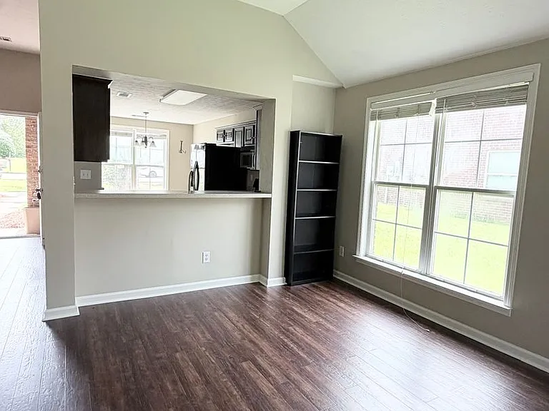 1354 Meadow Glen Rd — Photo 7