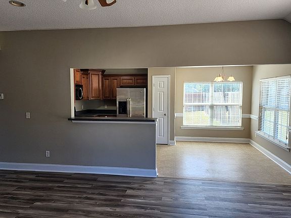 5th image of 114 Miller St NE