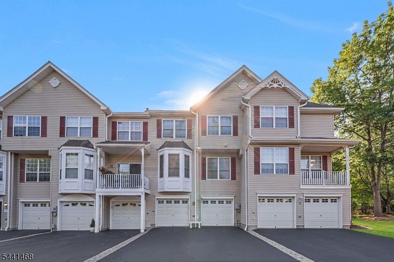 1st image of 20 Windham Ct