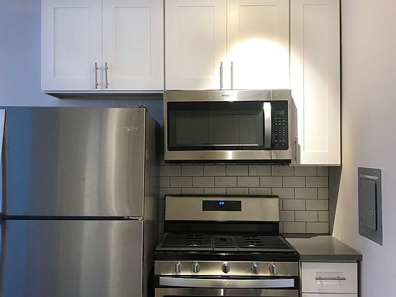 3rd image of 1370 E Hyde Park Blvd #307