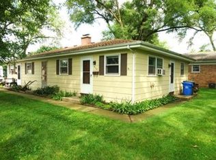 414 N Lord Ave, Carpentersville, IL 60110
