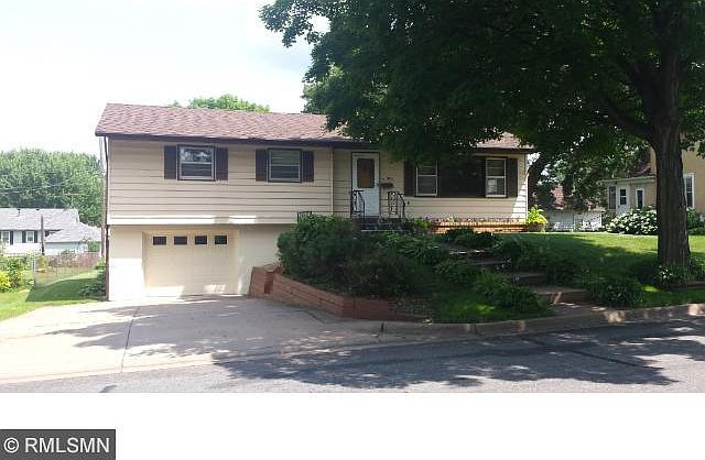 1st image of 923 Tyler St