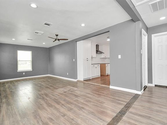 4th image of 615 Illinois St