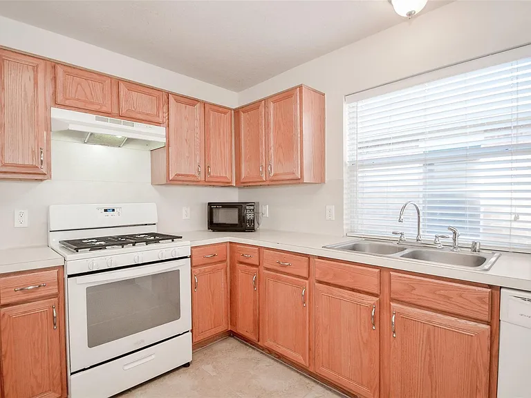 3314 Rainport Dr — Photo 13