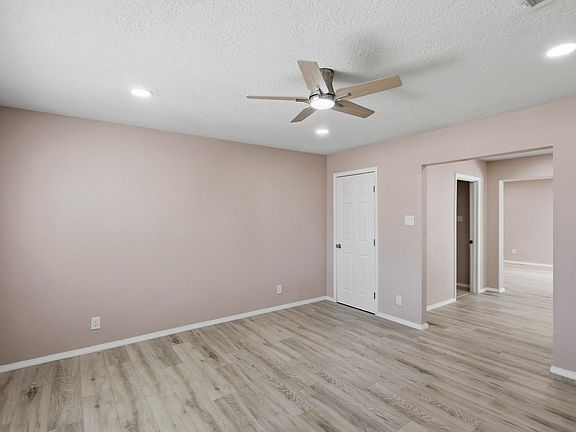 3rd image of 3621 Comanche Rd NE