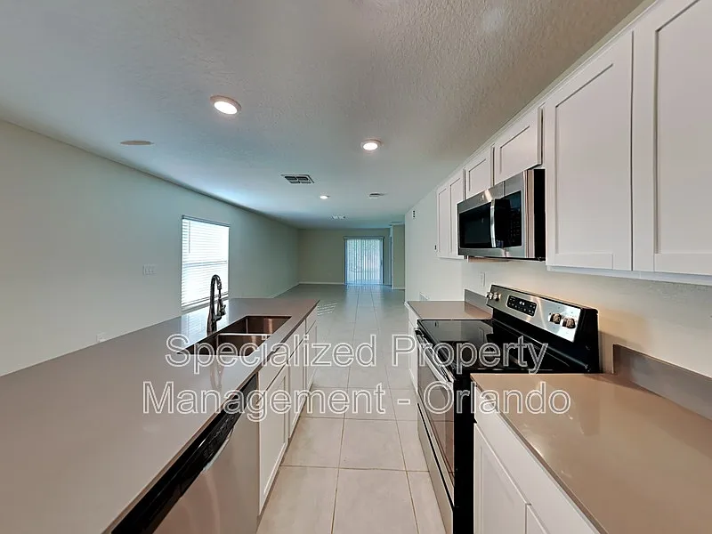3 bed, 2.0 bath, 1260 sqft, $1,950 — Photo 3