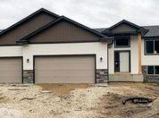 6679 Clarkia Dr NW, Rochester, MN 55901