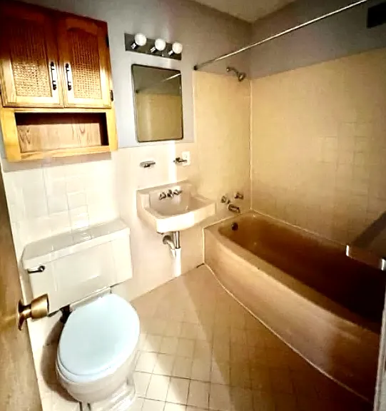 Karen Jean Apartments — Photo 18